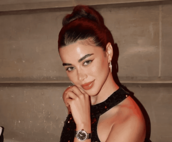 يارا السكري ترتدي فستانًا جريئًا في أحدث ظهور