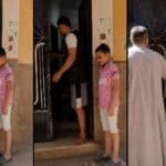 «بتاعة الفراخ طلّعت مهندس».. لقطة مؤثرة لخريج يحتفل مع والدته