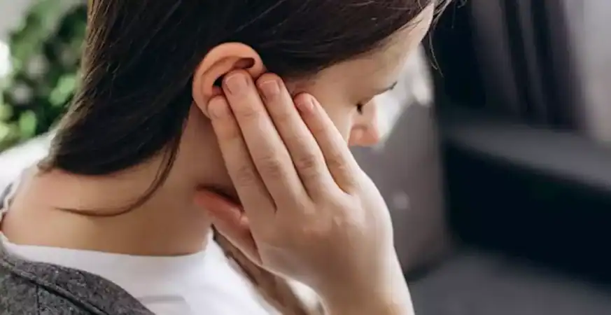 تجعد صغير في شحمة الأذن قد يكون مؤشرًا على مشكلة قلبية.. ما هي علامة فرانك؟