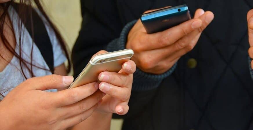 بتدور على موبايلك وهو في إيدك؟ العلم يفسر الظاهرة