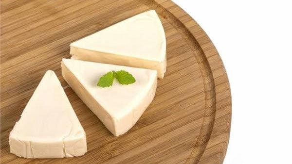 الجبن المثلثات على مائدتك؟ إليك الأسباب التي تجعلك تعيد التفكير