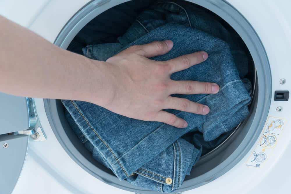 خبراء: غسل الجينز بعد 9 أو 10 مرات ارتداء معدل مناسب