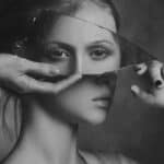 ثلاث شابات من جيل زد يحكين لـ ChatGPT أكثر من الناس