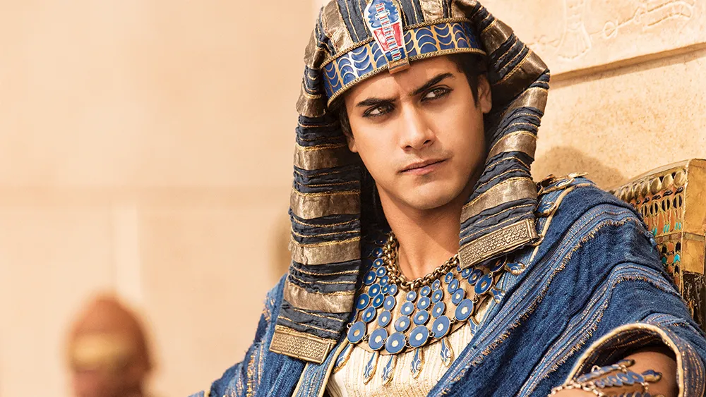 مشهد من مسلسل تلفزيوني عن مصر القديمة يجسد حقبة الفراعنة